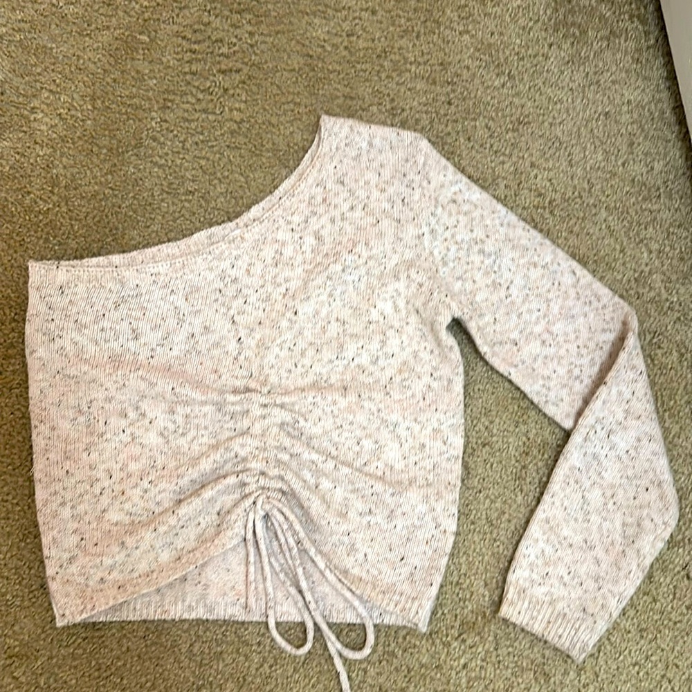 BUCKLE Super soft  one sleeve LeLis sweater  medium